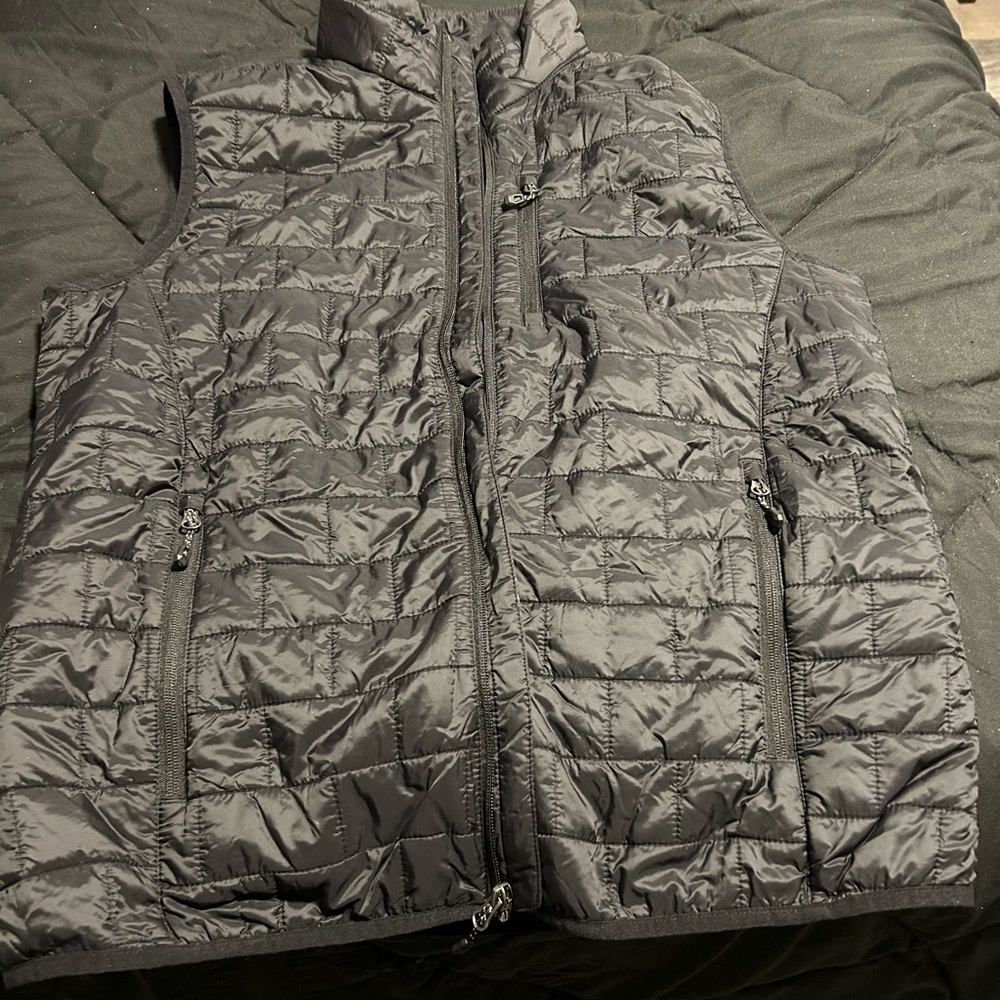 black size L stoic puffer vest